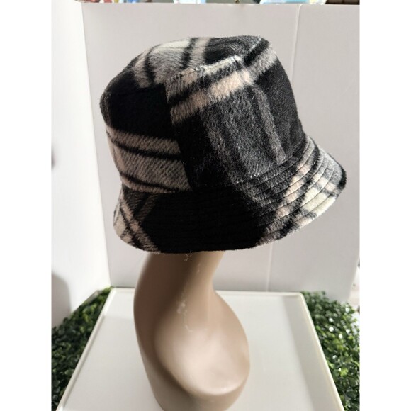 Steve Madden Black White Plaid Bucket Hat Fuzzy OS Womens Logo Warm - Winter - Picture 2 of 7